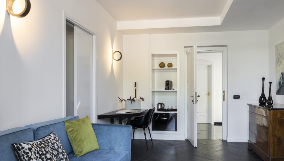 corallo suite entrance and living room hotel plaza opera