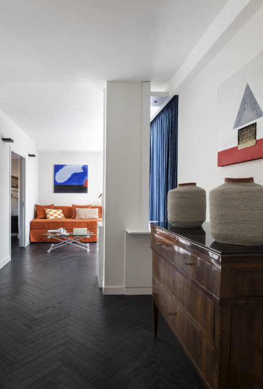 suite agata entrace and living room hotel plaza opera