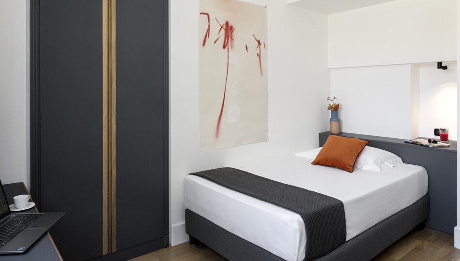 classic single room with french bed hotel plaza opera