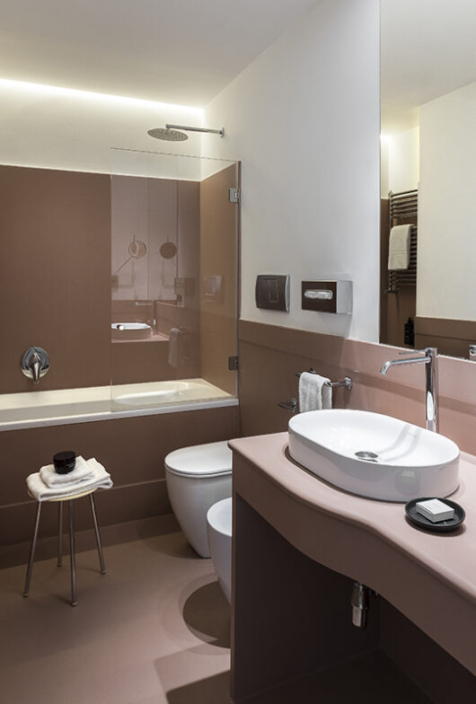 bathroom with bathtub classic double or twin room hotel plaza opera